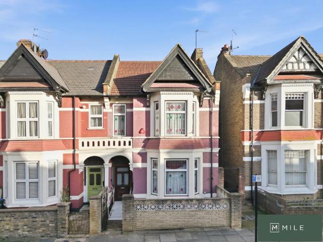House for sale in Harlesden, Greater London