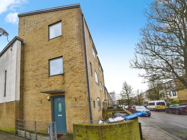 House for sale in Harlesden, Greater London