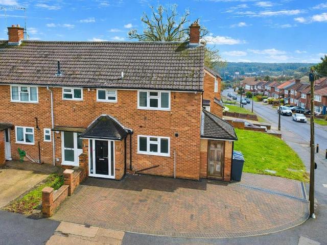 House for sale in Bennetts End, Pouchen End