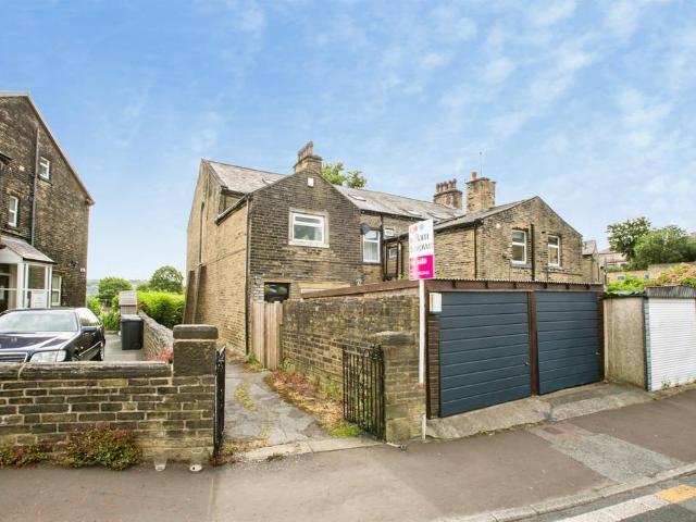 House for sale in Savile Park, West Yorkshire