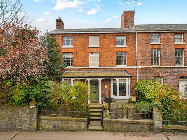 House for sale in Welshpool, Wales