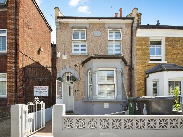 House for sale in Upper Walthamstow, Greater London
