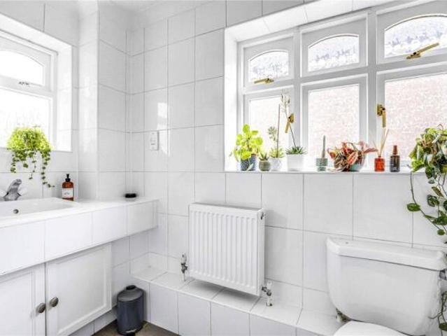 Cottage for sale in Cat Hill, England