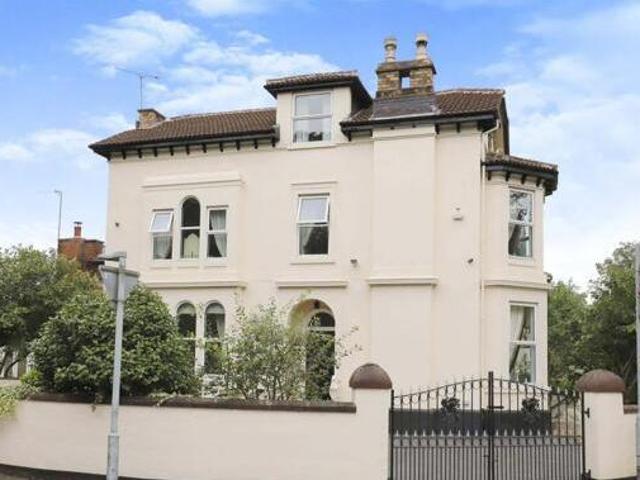 House for sale in Goldthorn Hill, Compton