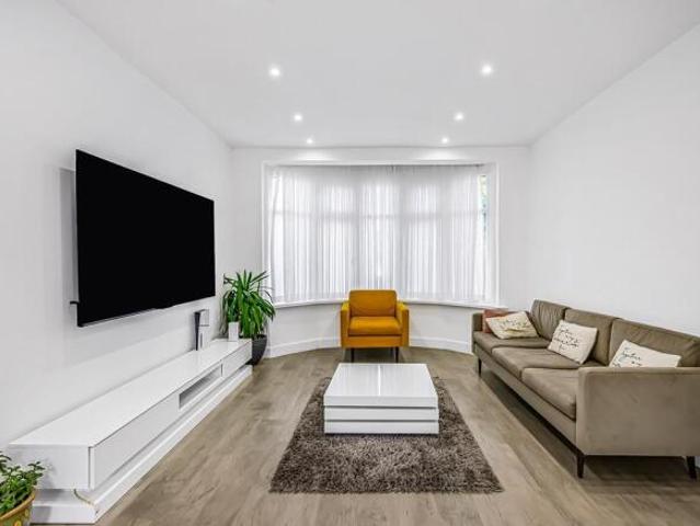 Cottage for sale in London Borough of Waltham Forest, Greater London