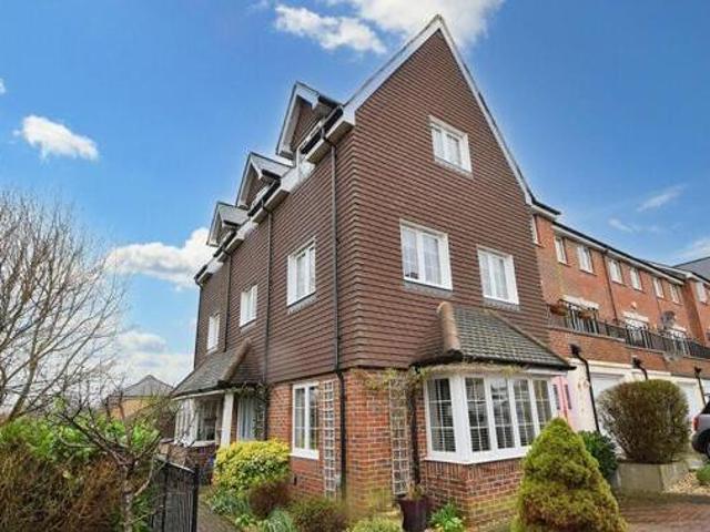 House for sale in Fole, Surrey