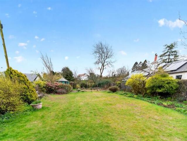 Cottage for sale in Eaglesham, Scotland