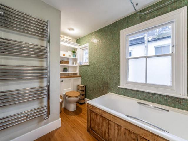 Cottage for sale in Cat Hill