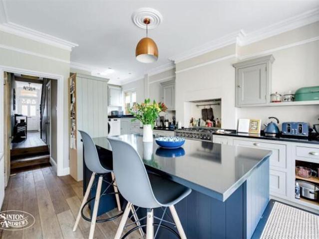 Cottage for sale in London Borough of Ealing, Hanwell