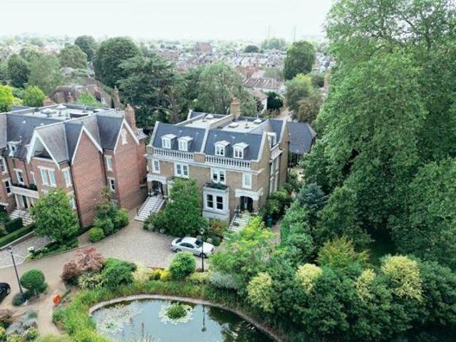 House for sale in Twickenham, Greater London