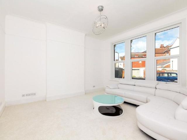 House for rent in Cricklewood, Greater London