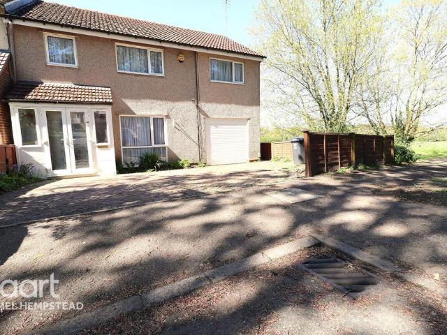 House for rent in Highfield, Pouchen End