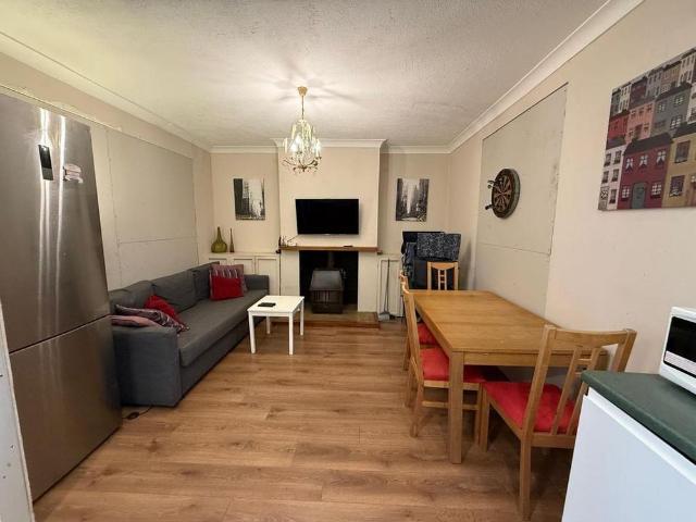 House for rent in Swallowfields, Elmbridge