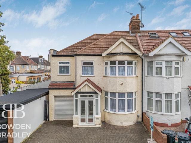 House for rent in Newbury Park, Greater London