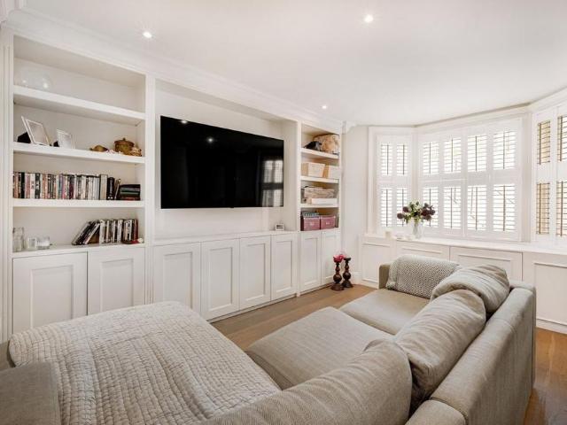 House for rent in Lot's Village, Greater London