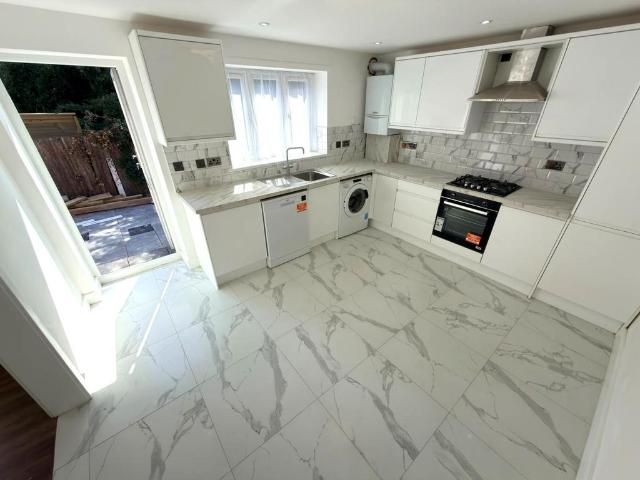 Flat for rent in Woodford, Greater London