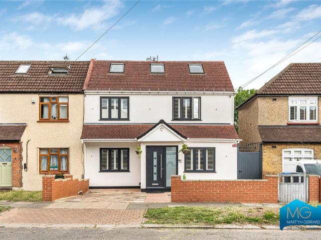 House for rent in Cockfosters, Greater London