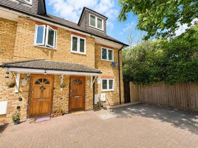 House for rent in London Borough of Hounslow, Greater London