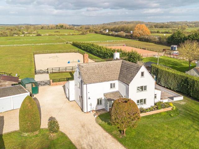House for sale in Dauntsey, Wiltshire