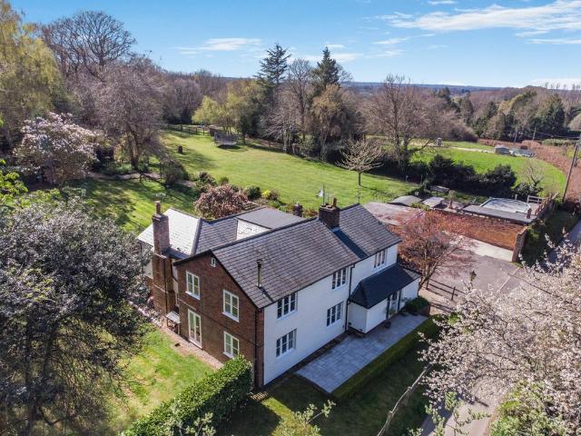 House for sale in Oad Street, Kent
