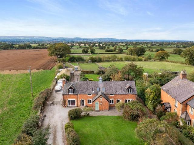 House for sale in Cuddington, Cheshire