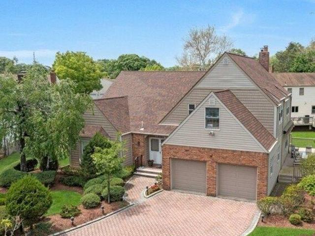 House for sale in Fair Lawn, New Jersey
