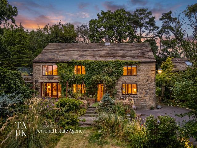 House for sale in Charlesworth, East Midlands
