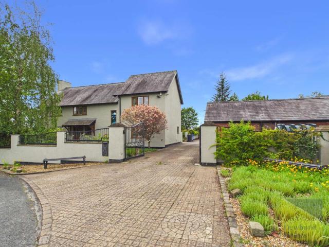 House for sale in Newton-with-Clifton, Lancashire