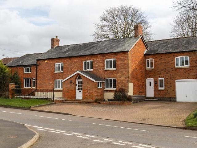 House for sale in Long Buckby, Northamptonshire