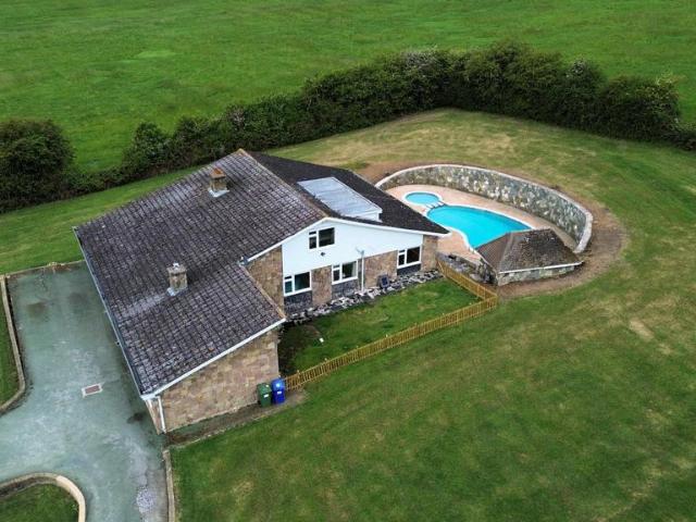 House for sale in Stanford-le-hope, Essex
