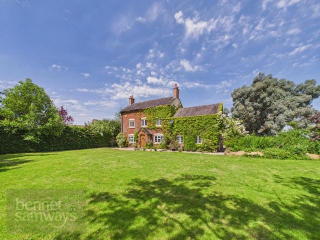 House for sale in Froggatt, East Midlands