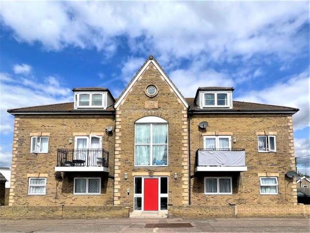 Flat for sale in Dale Hill, Essex
