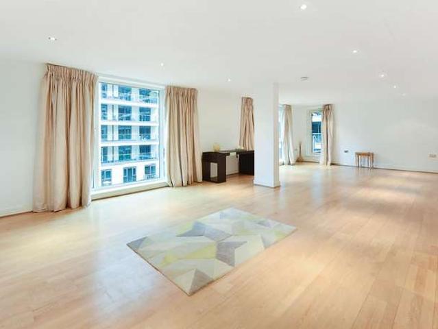 Flat for rent in Imperial Wharf, Greater London