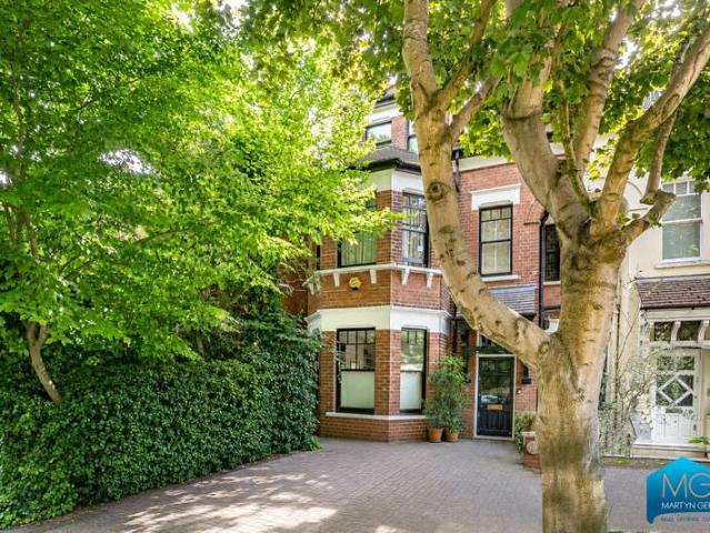 Flat for sale in Muswell Hill, Greater London