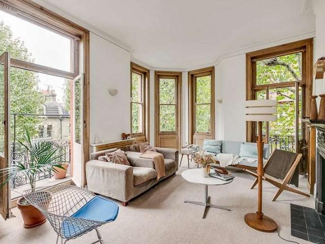 Flat for sale in West Kensington, Greater London