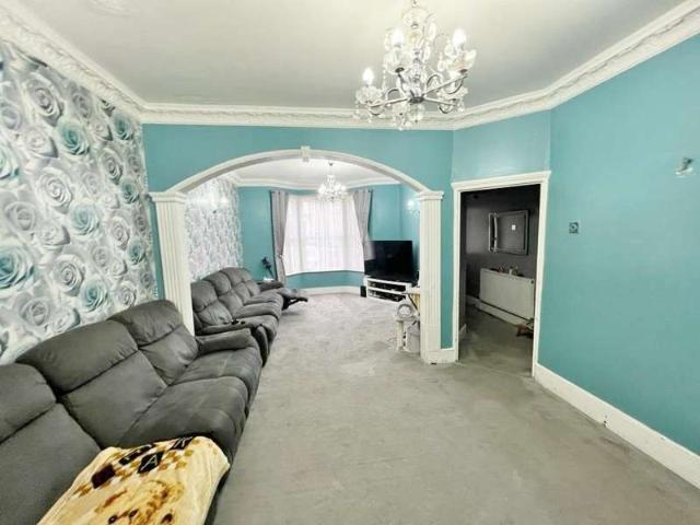 Flat for sale in Plashet, Greater London