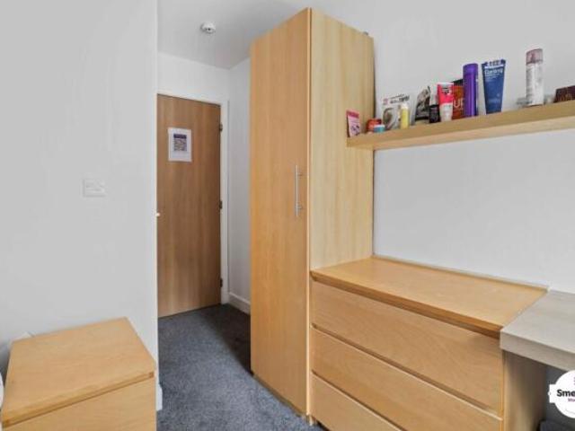 Flat for rent in Follaton, Strode