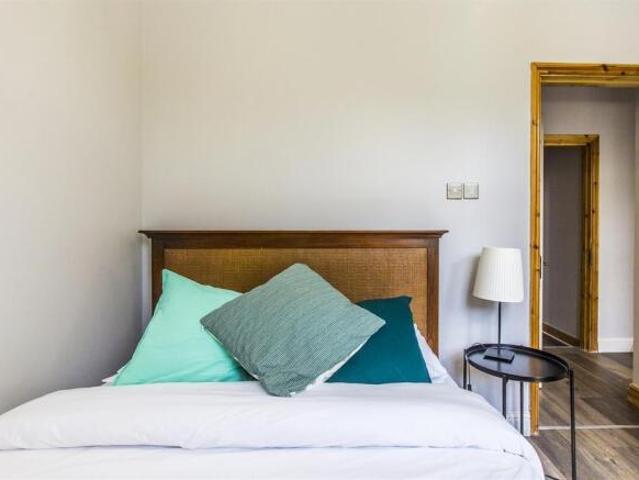Flat for rent in Cat Hill, England