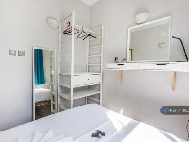 Flat for rent in Cat Hill