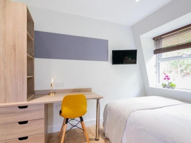 Flat for rent in Huddersfield, West Yorkshire