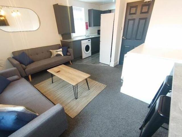 House for rent in Calderstones