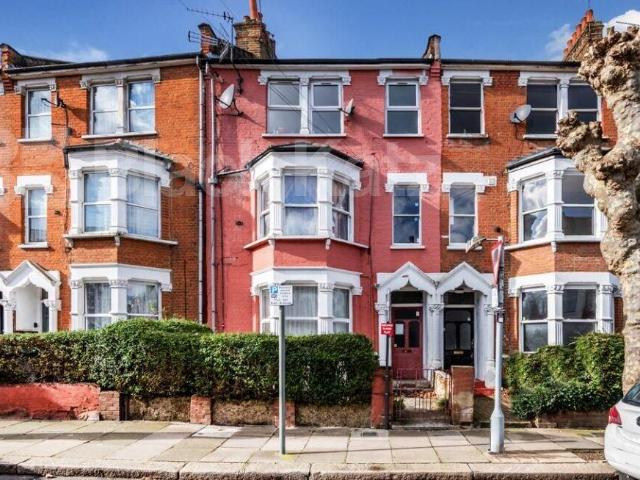 Flat for rent in South Lane, West Yorkshire