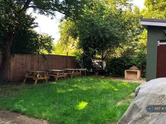 House for rent in Surrey