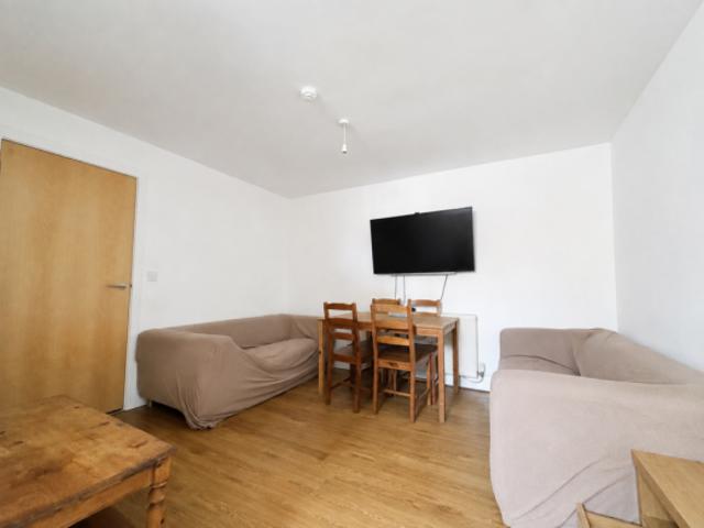 Flat for rent in Falcon Lodge, Wales
