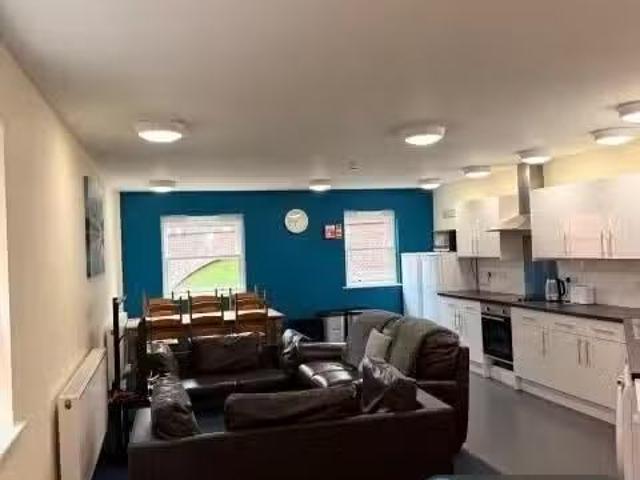 House for rent in Green Close, Warwickshire