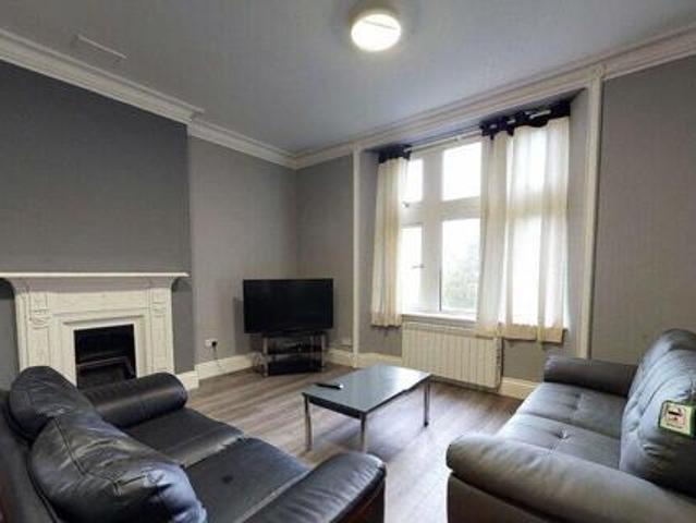 House for rent in Follaton, Strode