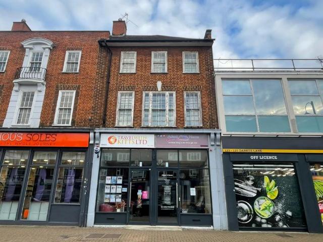 Flat for sale in Potters Bar, Hertfordshire