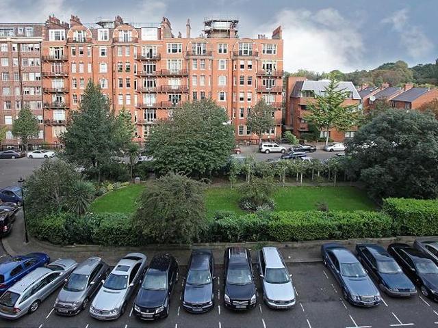 Flat for sale in Kensington, Greater London