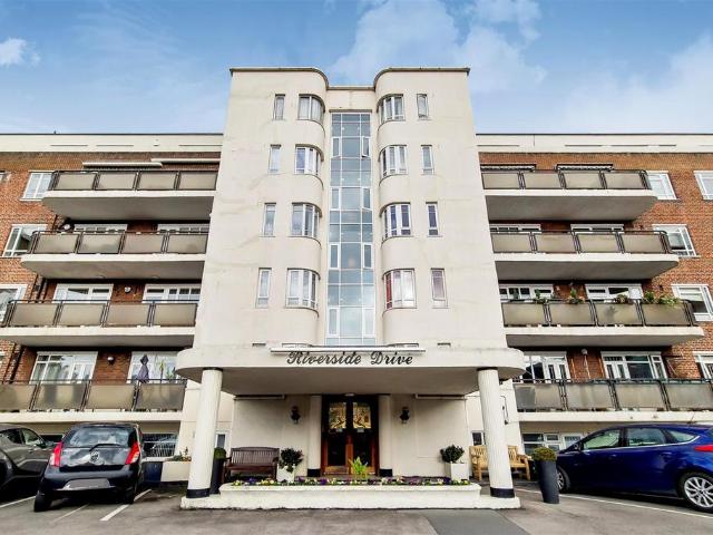 Flat for sale in Brent Cross, Greater London