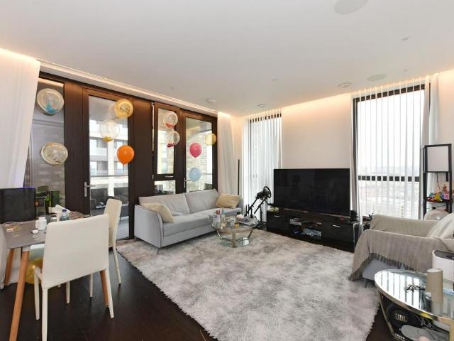 Flat for sale in Nine Elms, Greater London
